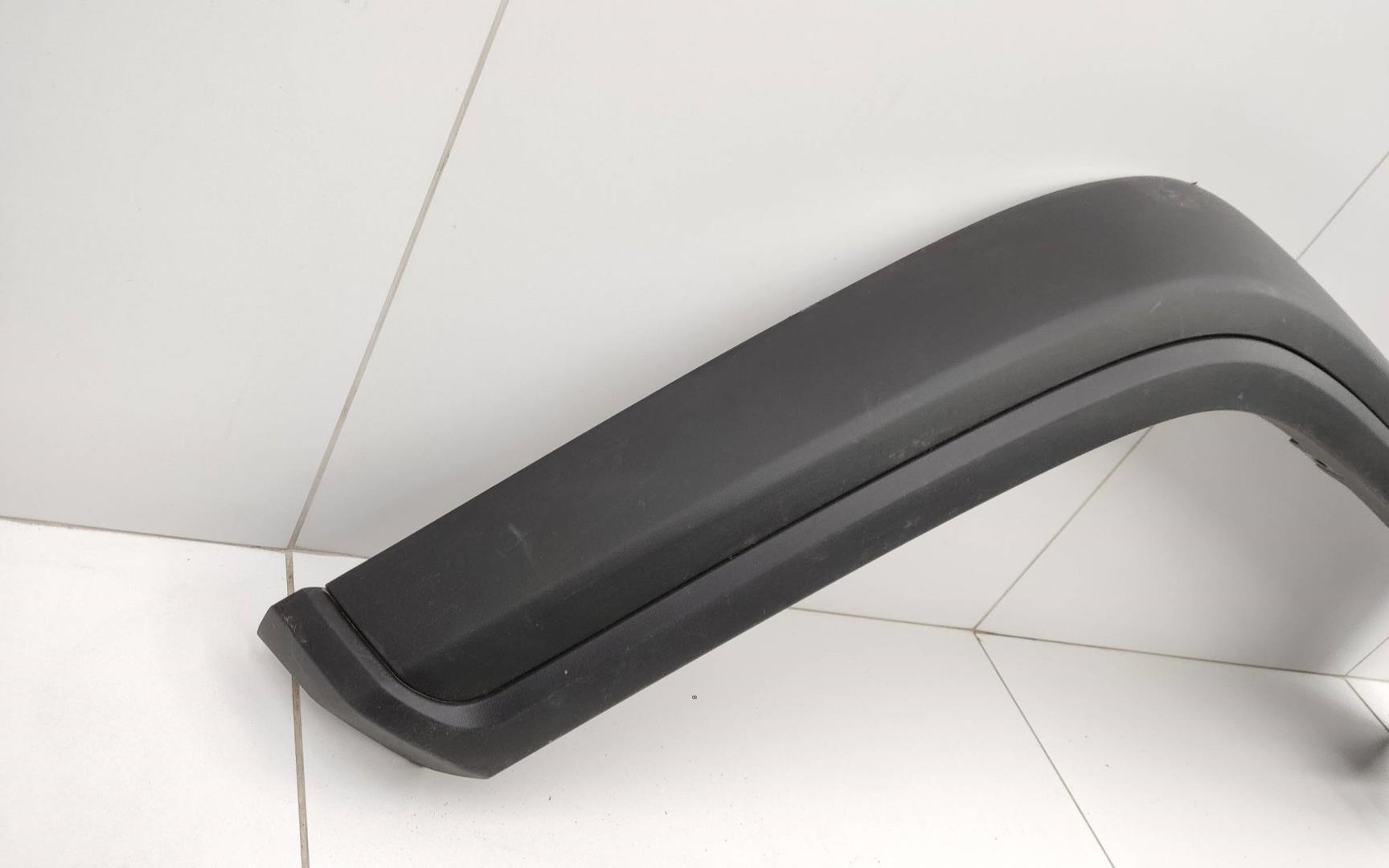 Накладка переднего крыла правого