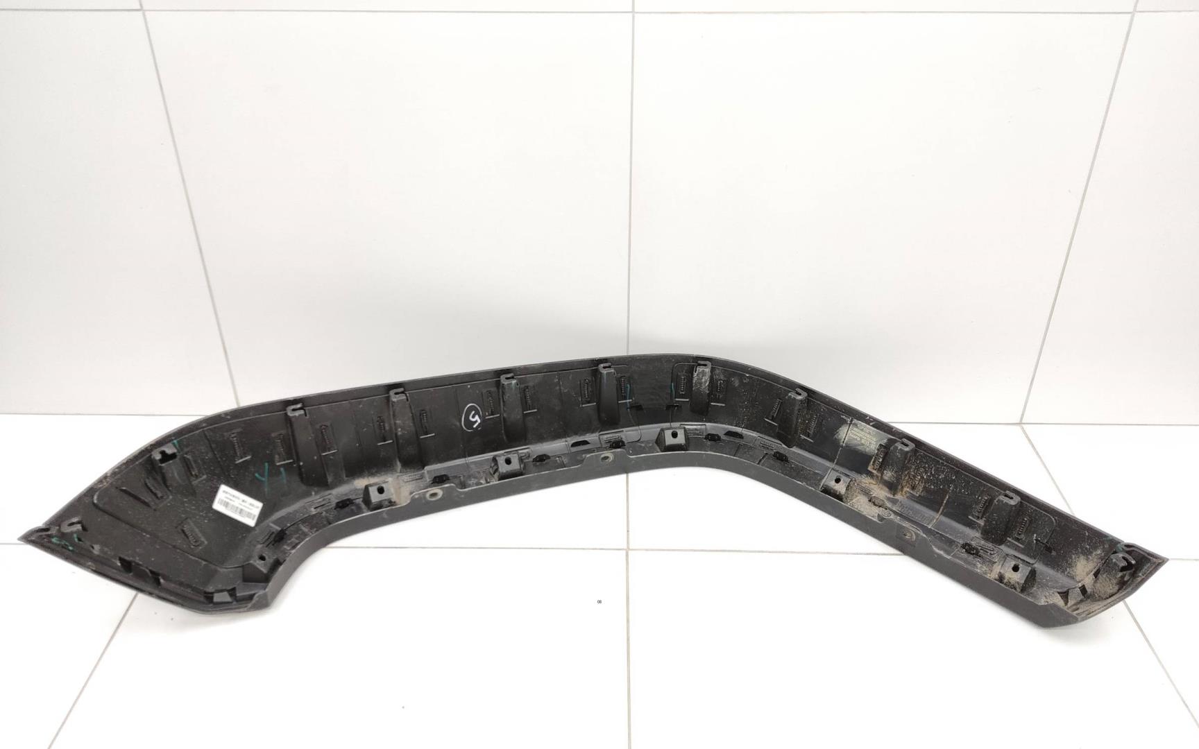 Накладка переднего крыла правого