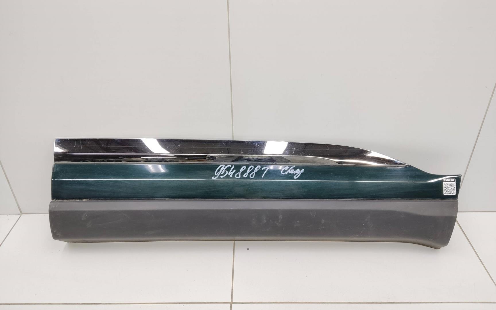 Накладка двери передней правой