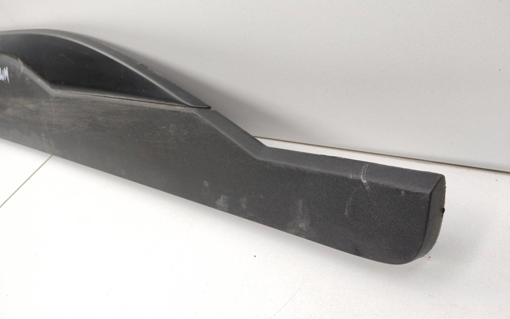 Накладка двери передней правой