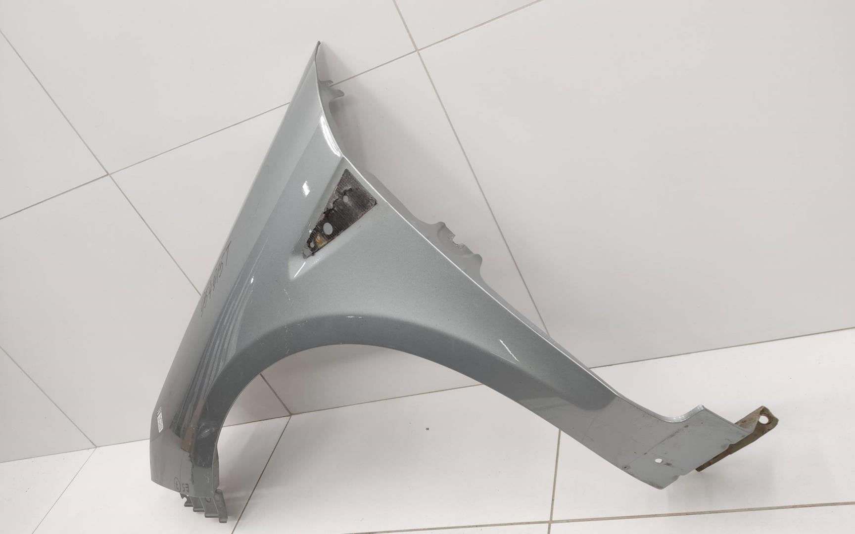 Крыло переднее левое