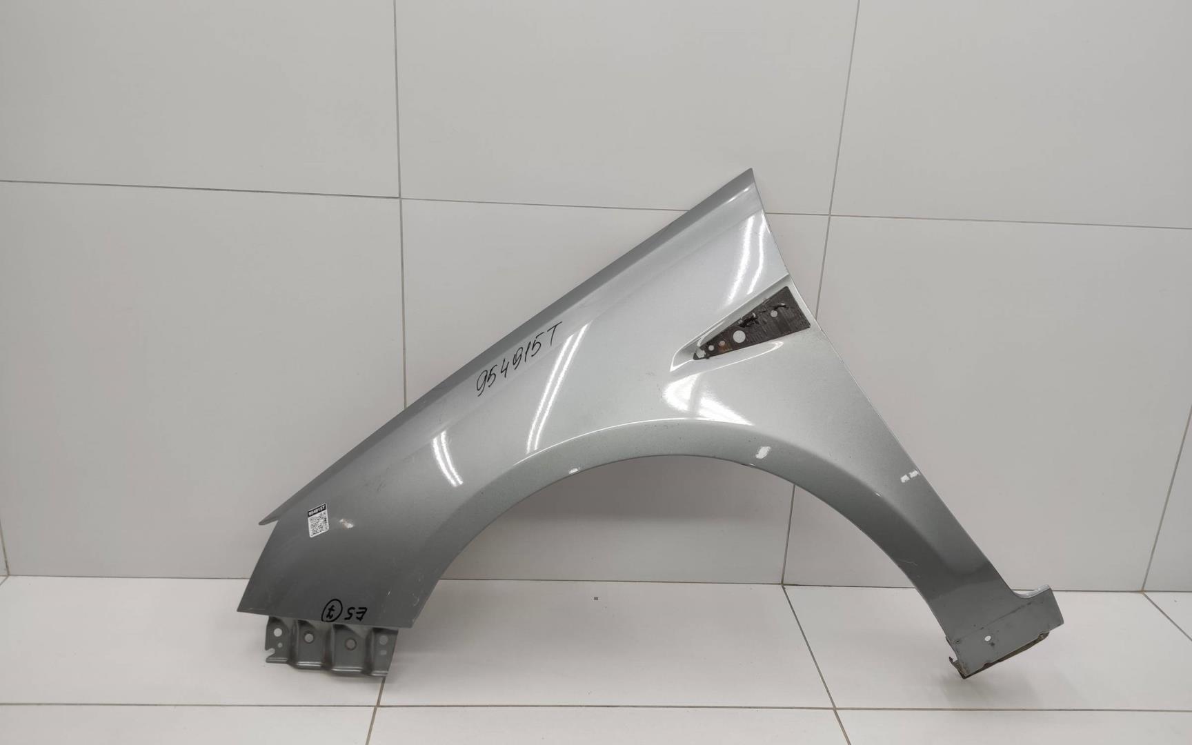 Крыло переднее левое