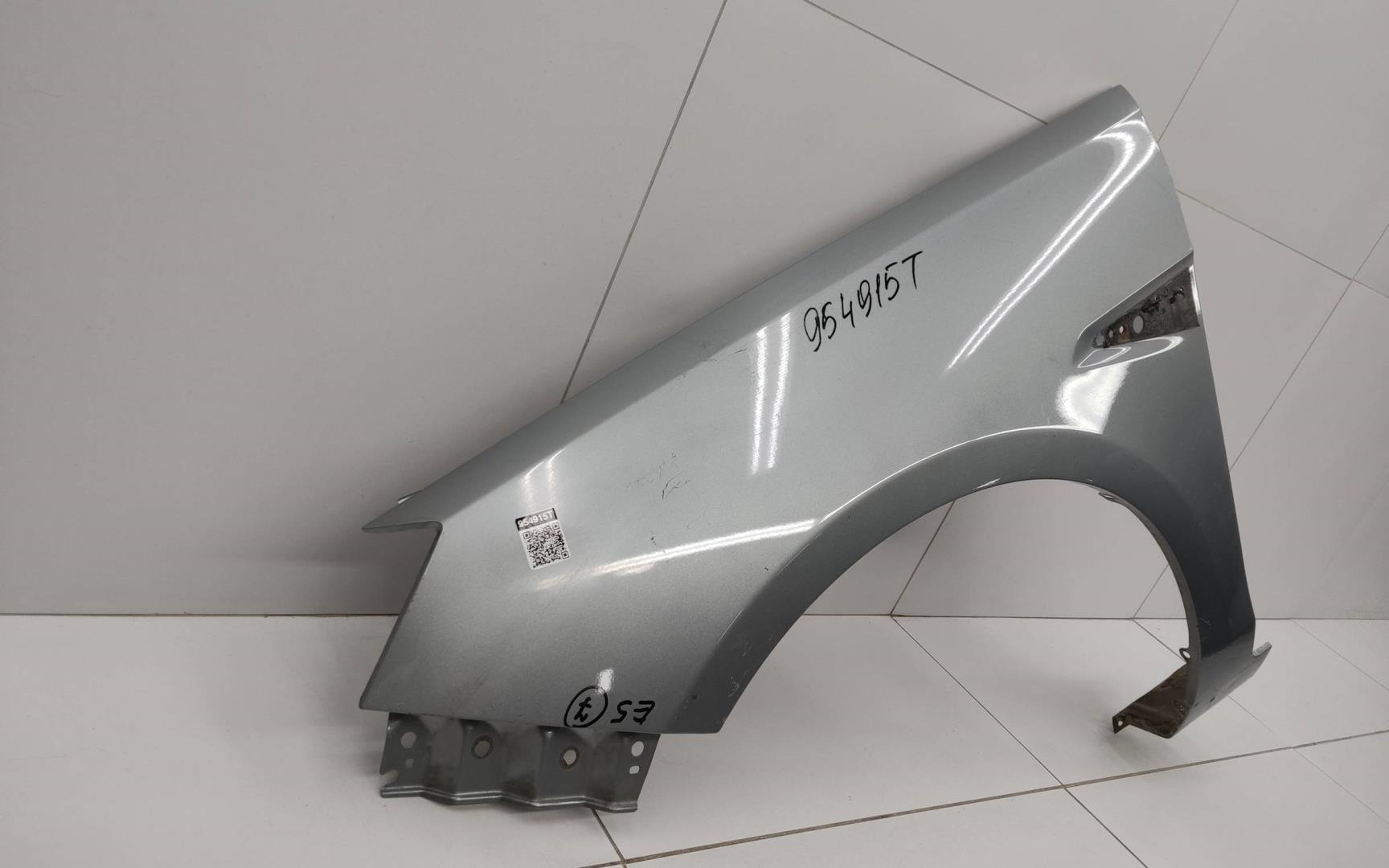 Крыло переднее левое