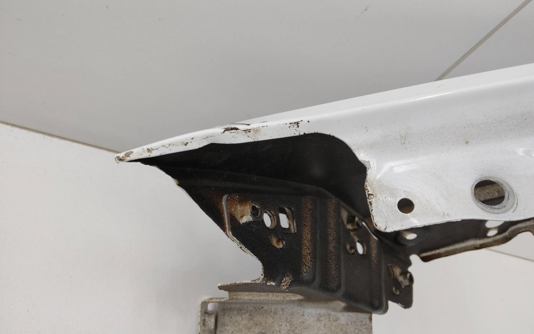 Крыло переднее правое