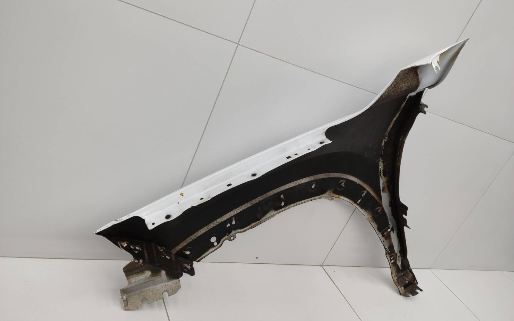 Крыло переднее правое