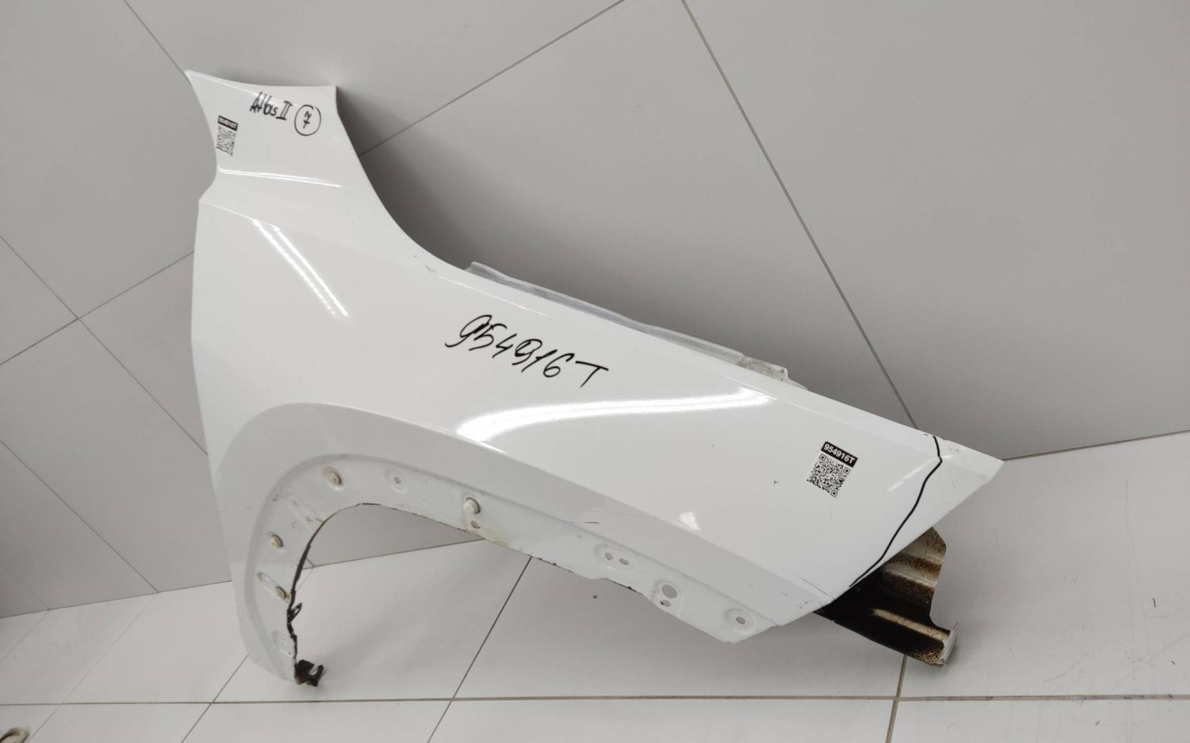 Крыло переднее правое