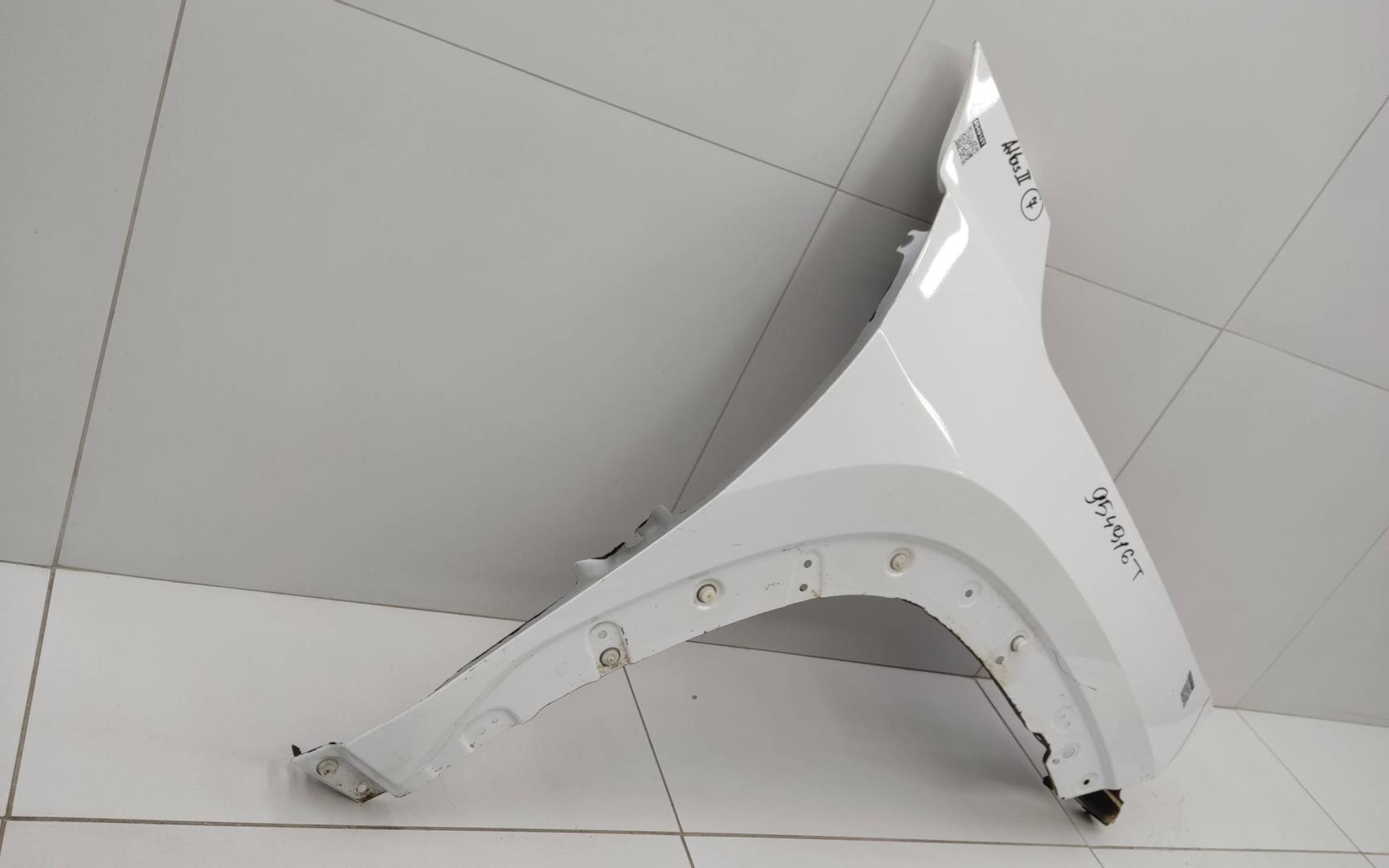 Крыло переднее правое