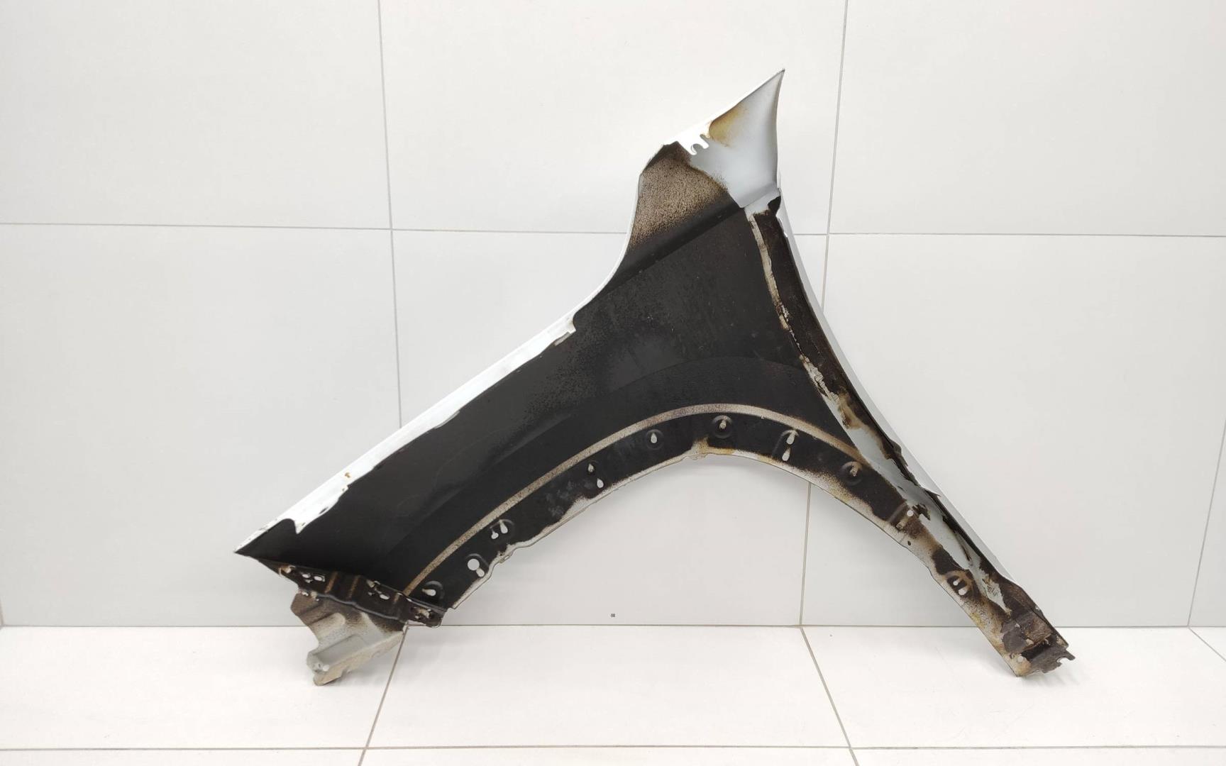 Крыло переднее правое