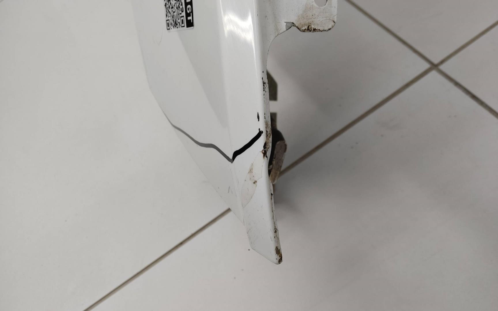 Крыло переднее правое