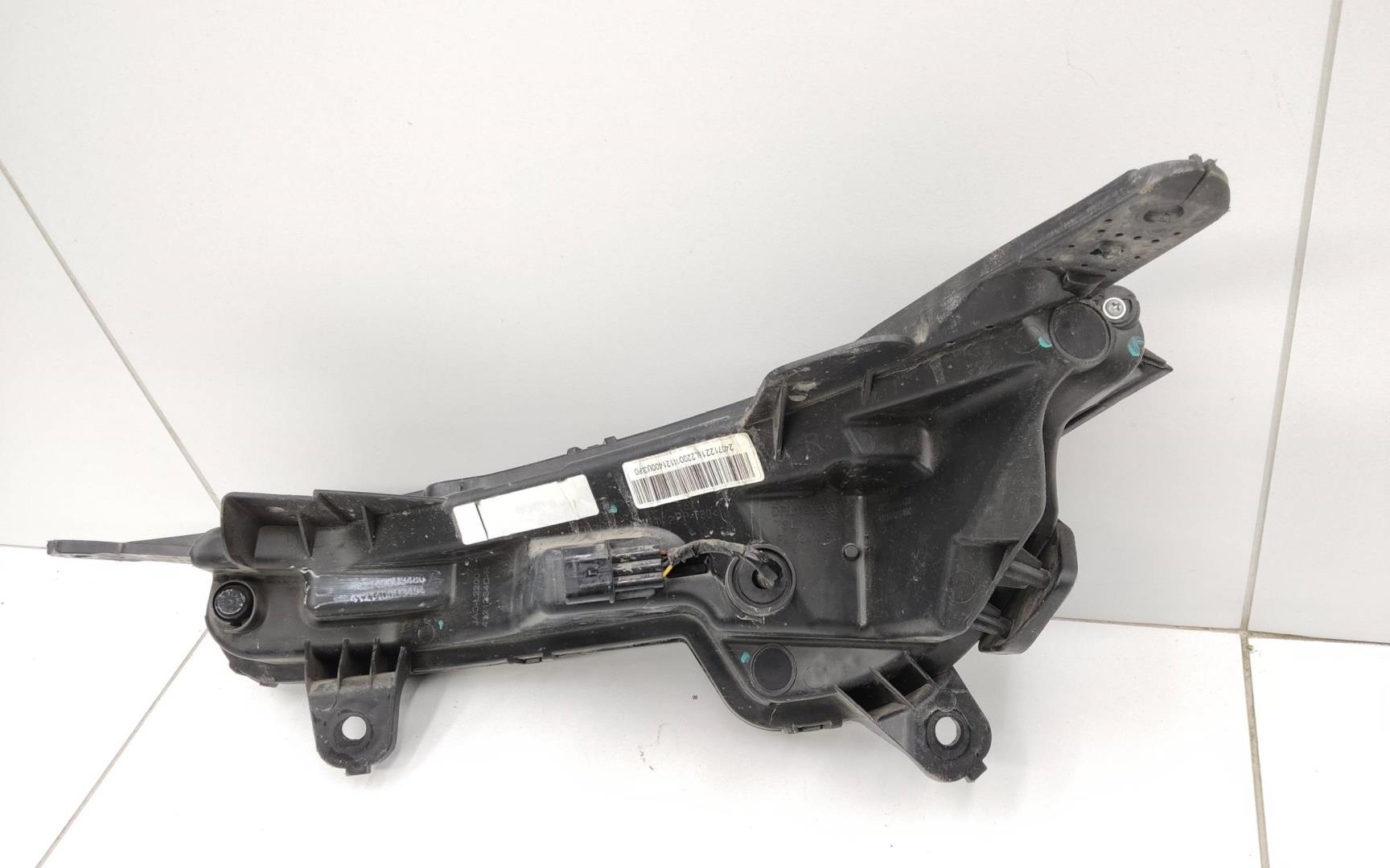 Фара дневного света правая (ходовые огни)