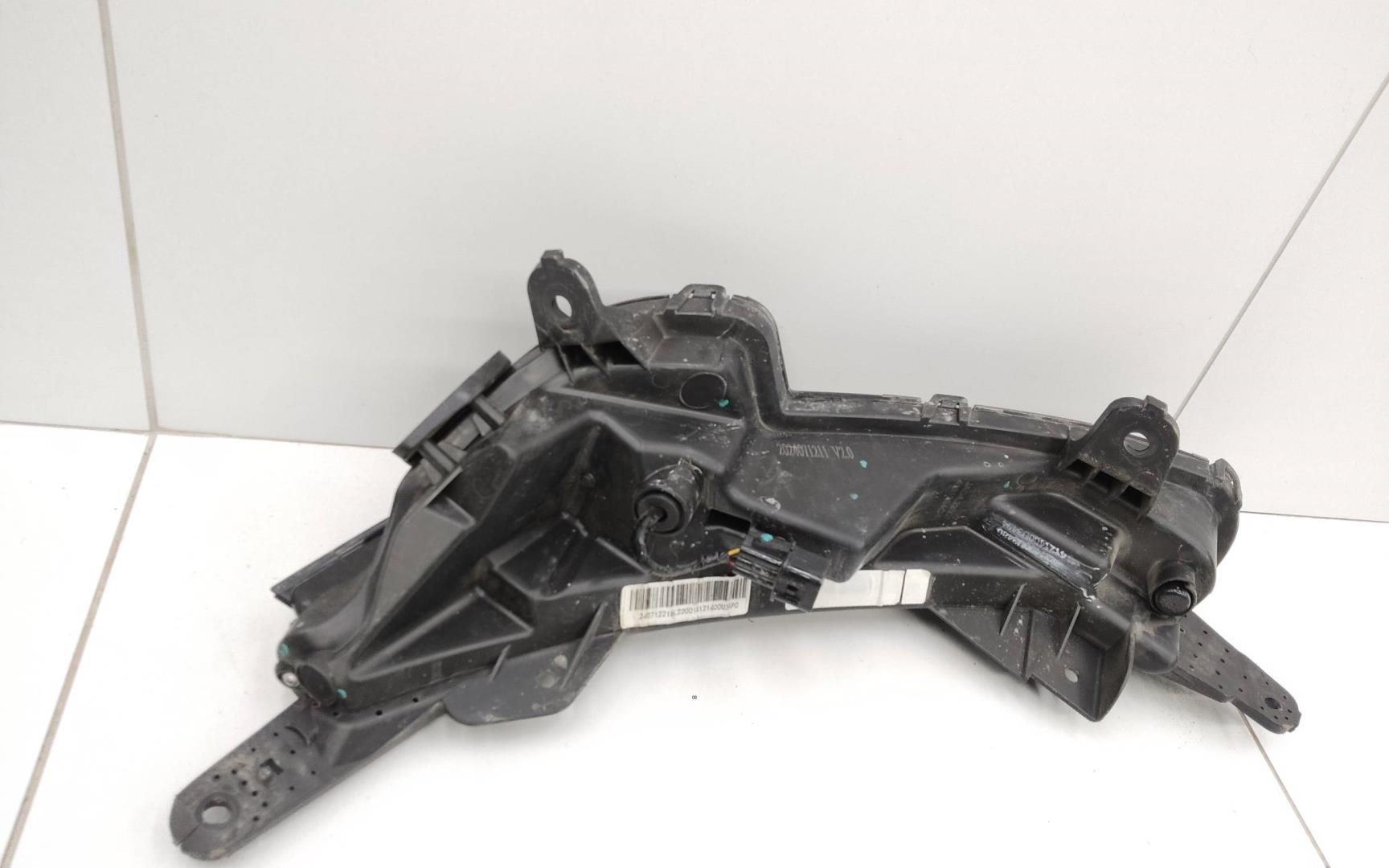 Фара дневного света правая (ходовые огни)