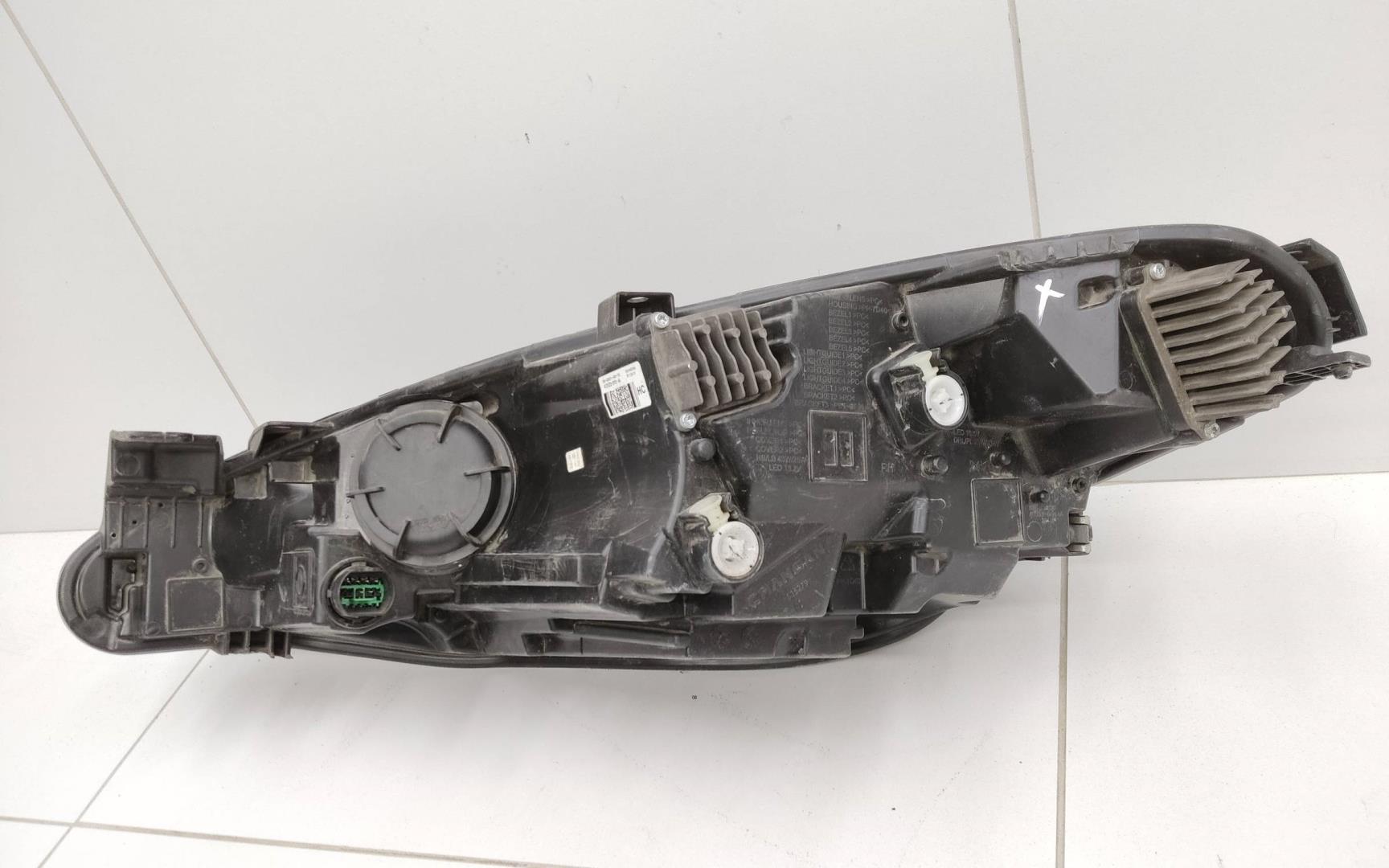 Фара правая