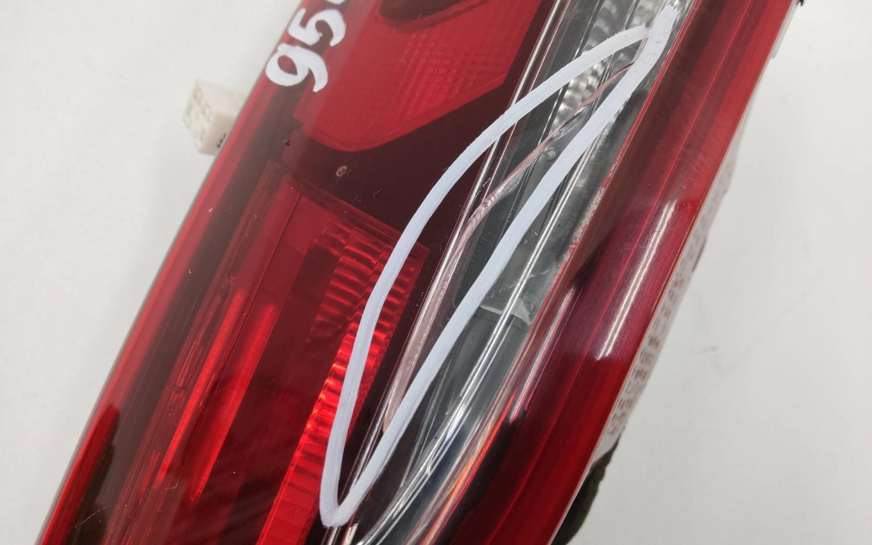 Фонарь задний внутренний правый