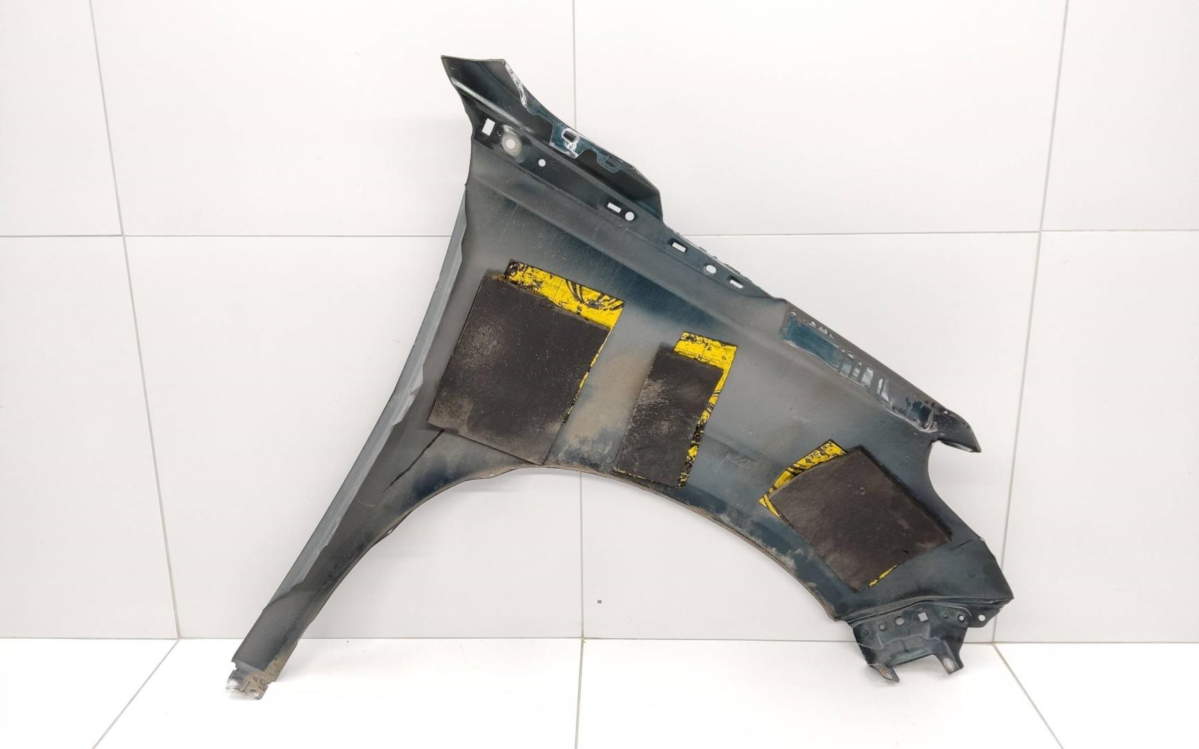 Крыло переднее левое