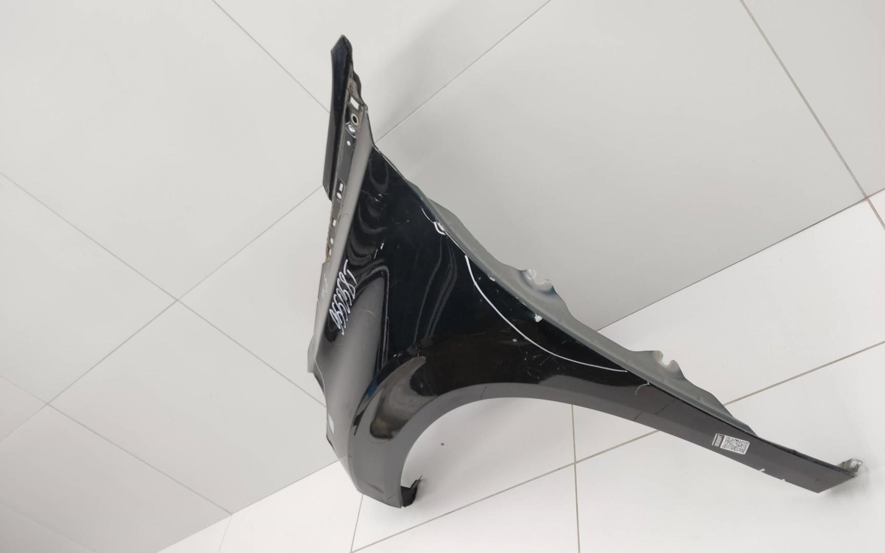 Крыло переднее левое