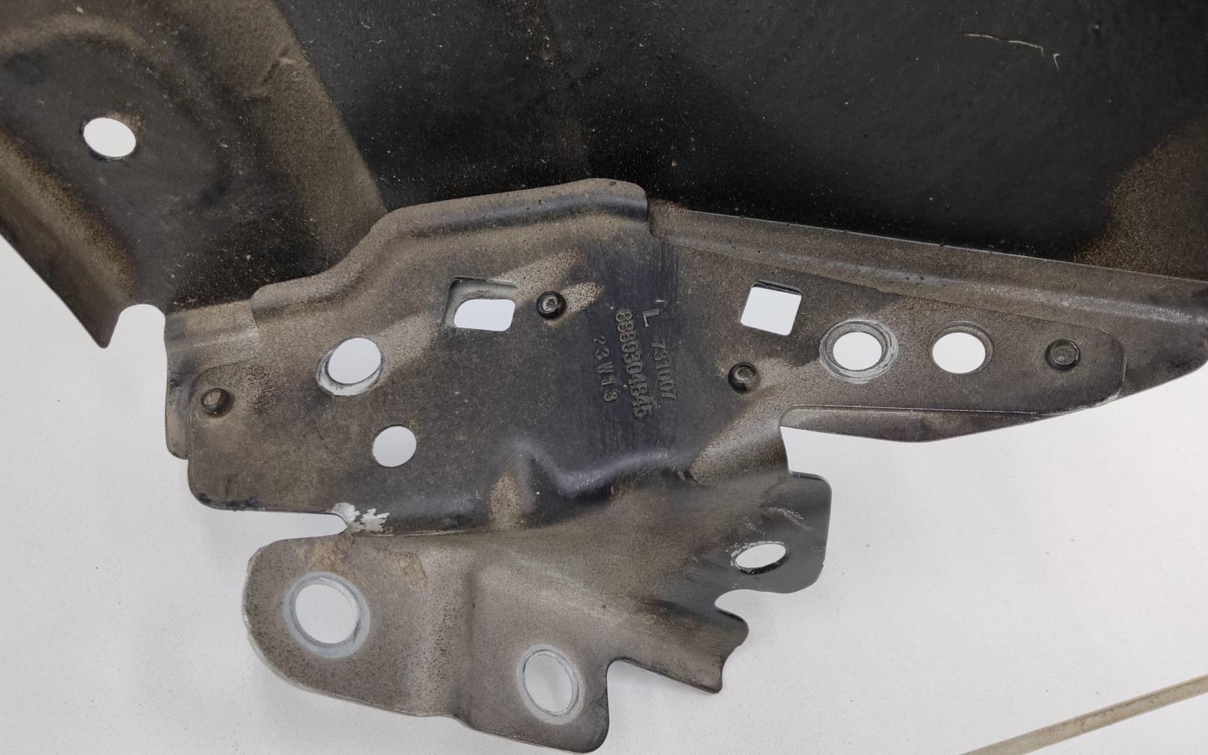 Крыло переднее левое