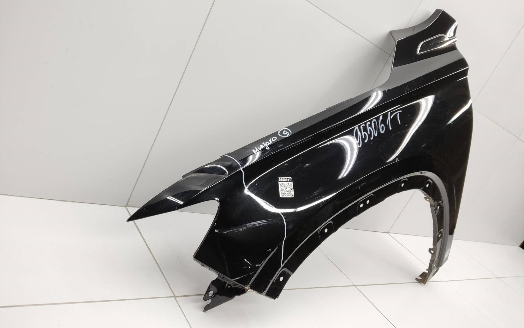 Крыло переднее левое