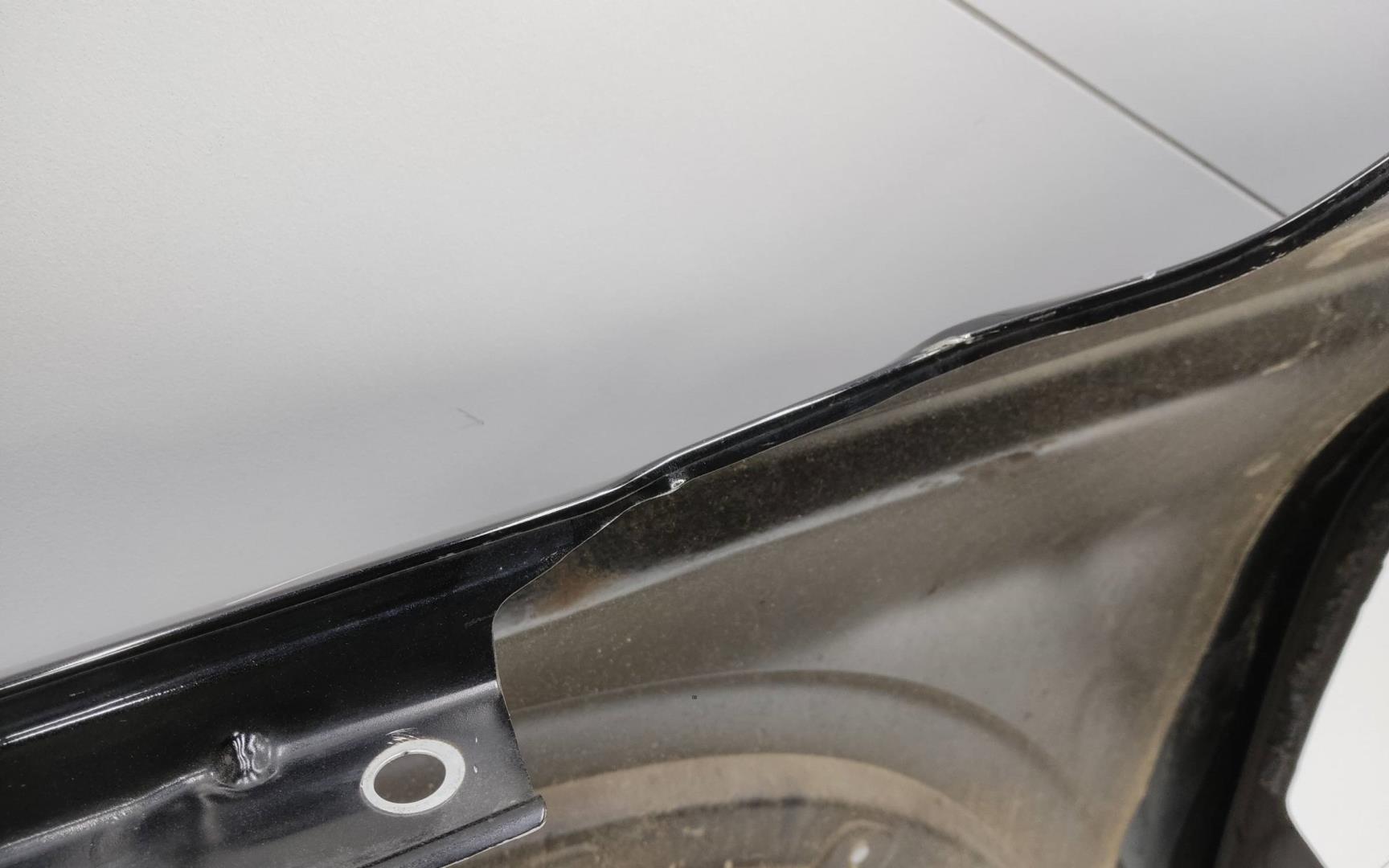 Крыло переднее правое