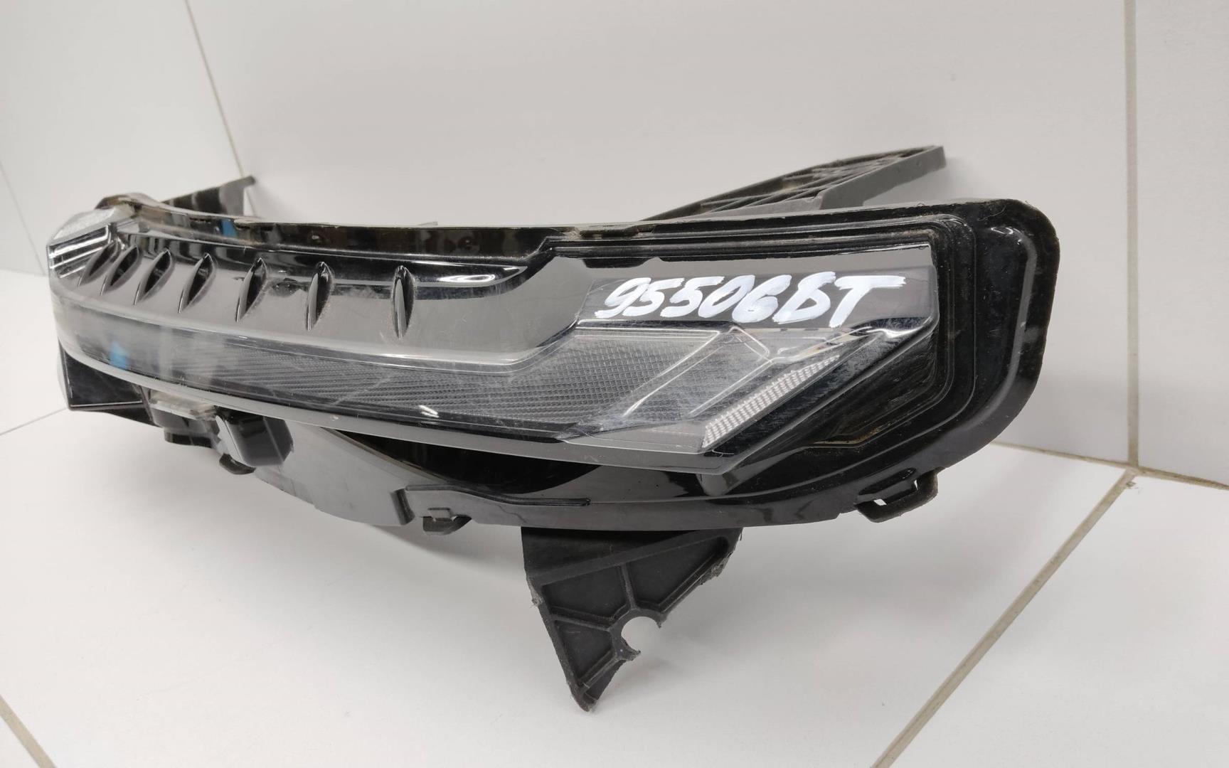 Фара дневного света правая (ходовые огни)