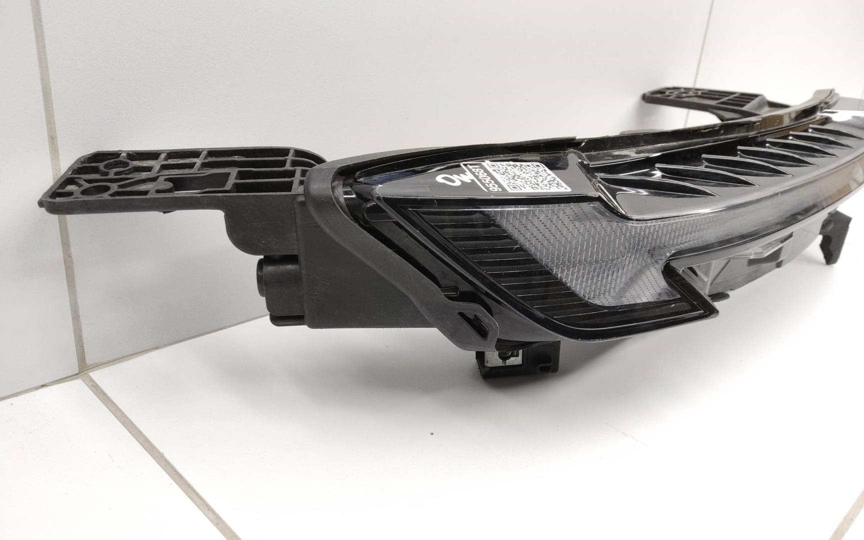 Фара дневного света правая (ходовые огни)