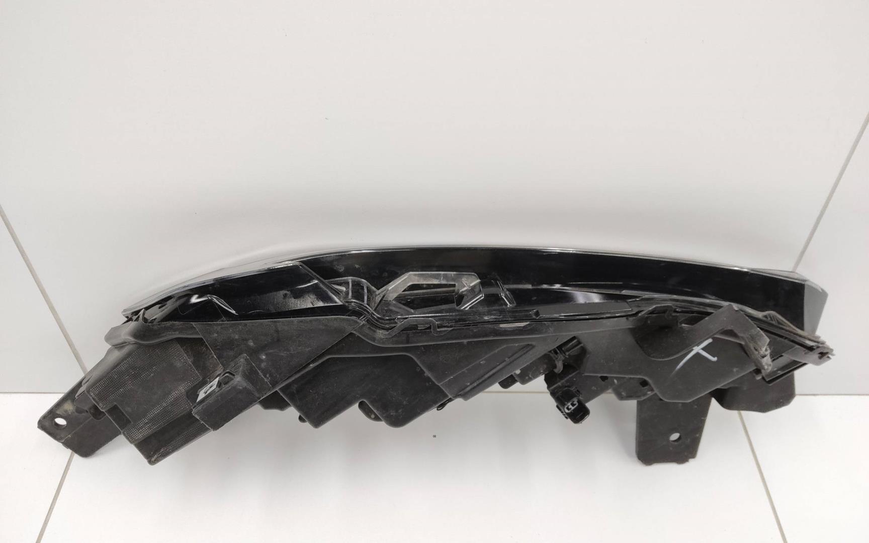 Фара дневного света правая (ходовые огни)