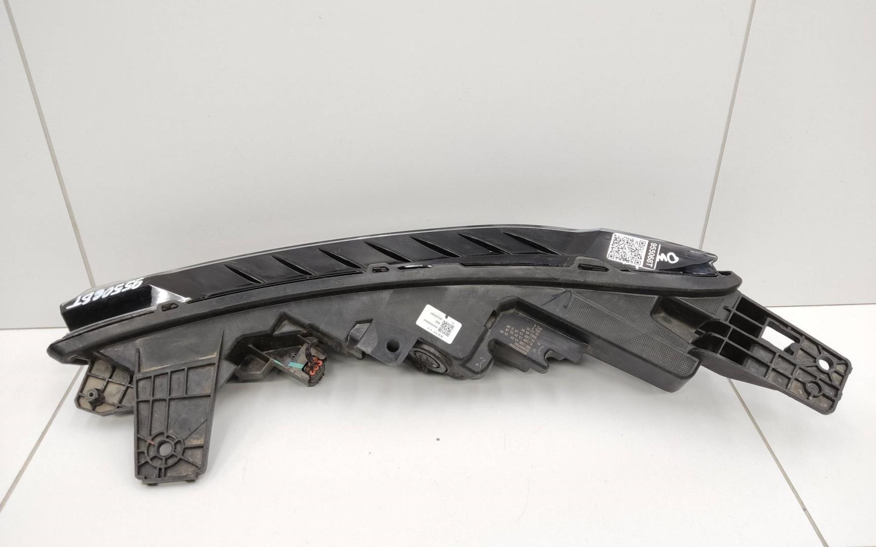 Фара дневного света правая (ходовые огни)