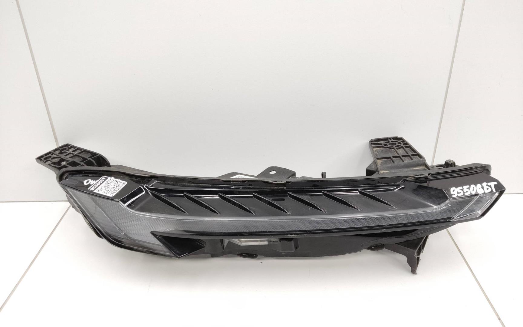 Фара дневного света правая (ходовые огни)