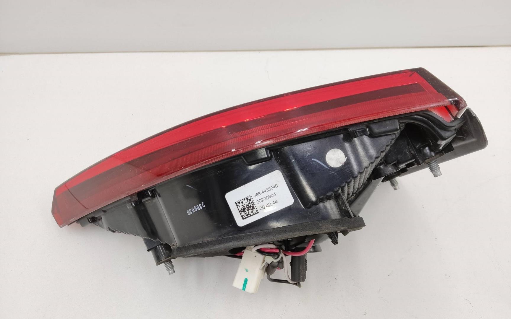 Фонарь задний внутренний правый