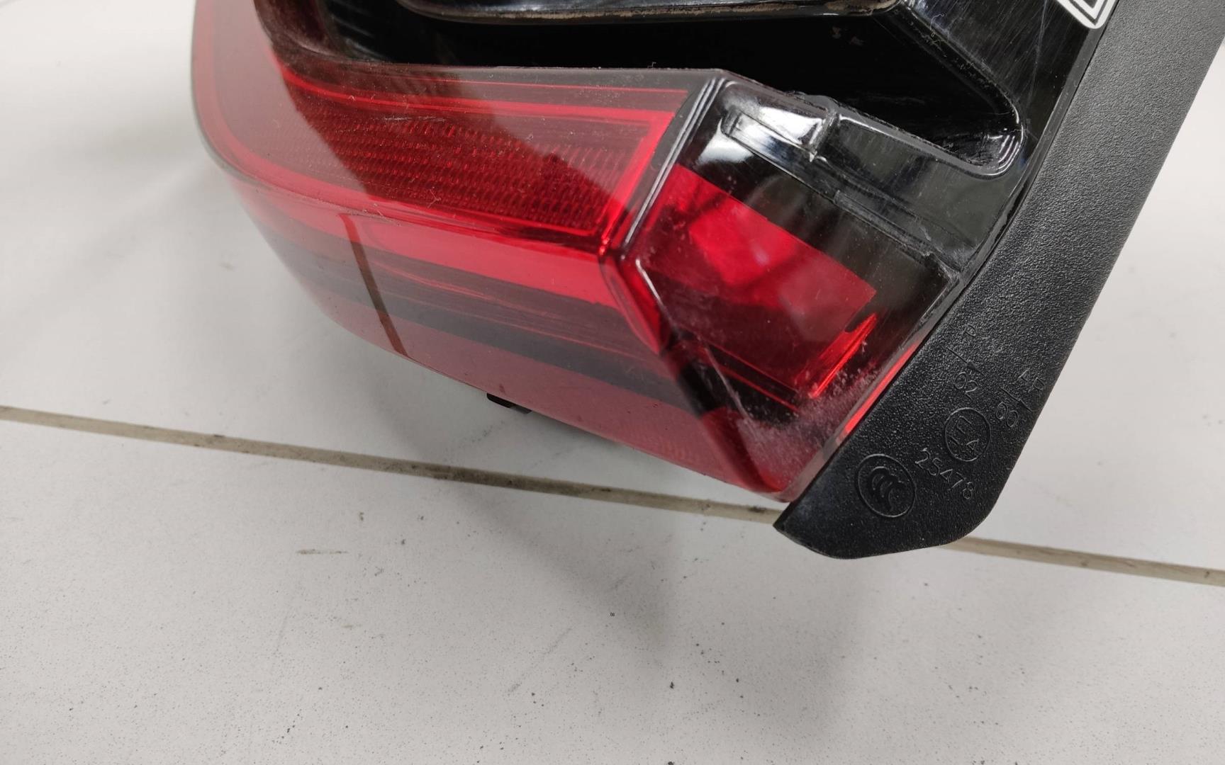 Фонарь задний внутренний правый