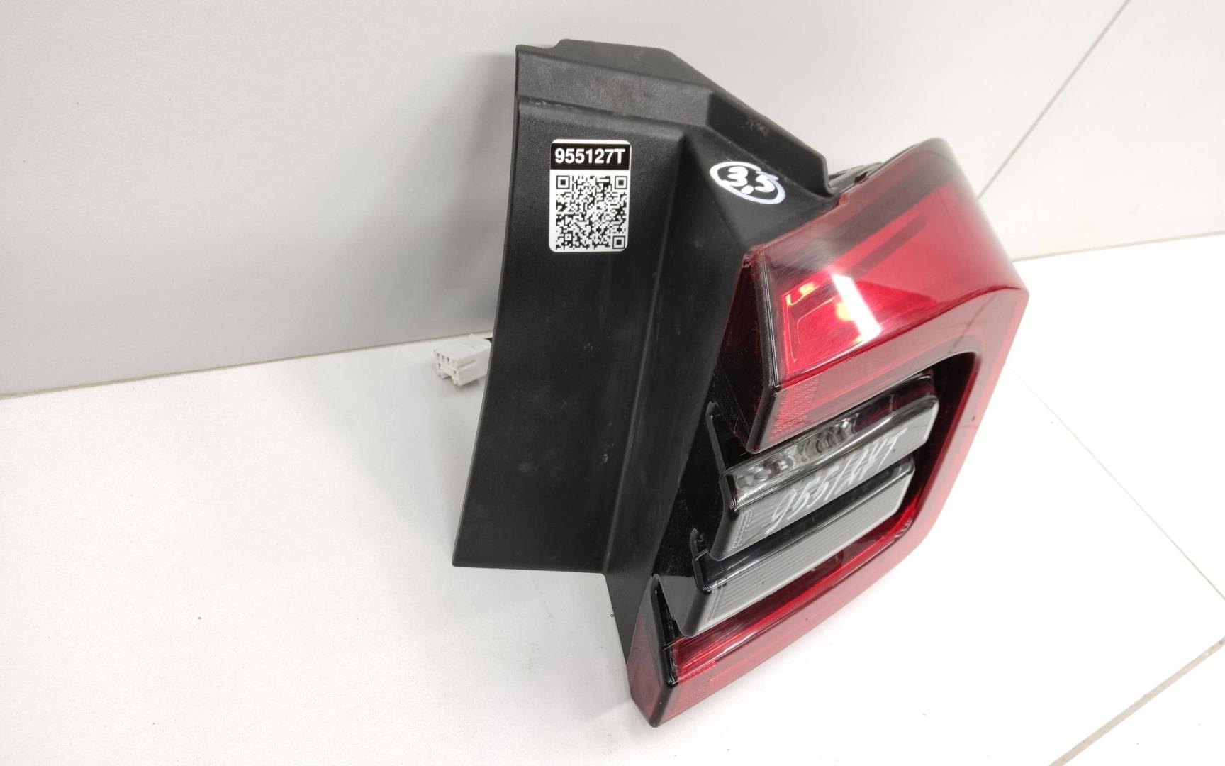 Фонарь задний наружный правый