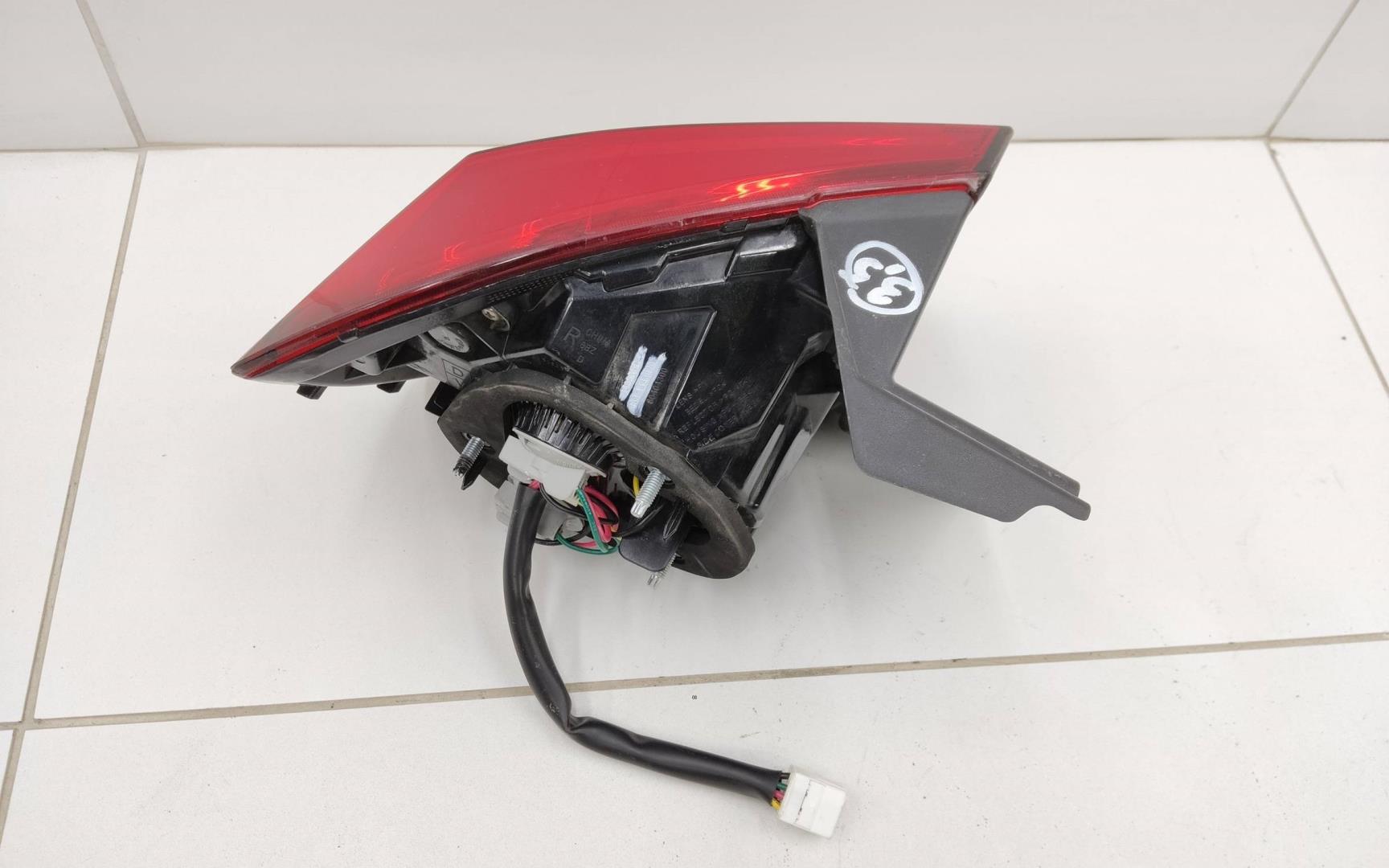 Фонарь задний наружный правый