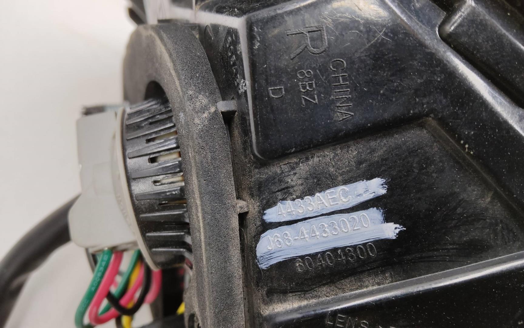 Фонарь задний наружный правый