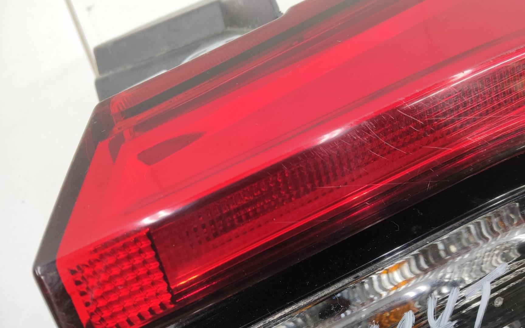 Фонарь задний наружный правый