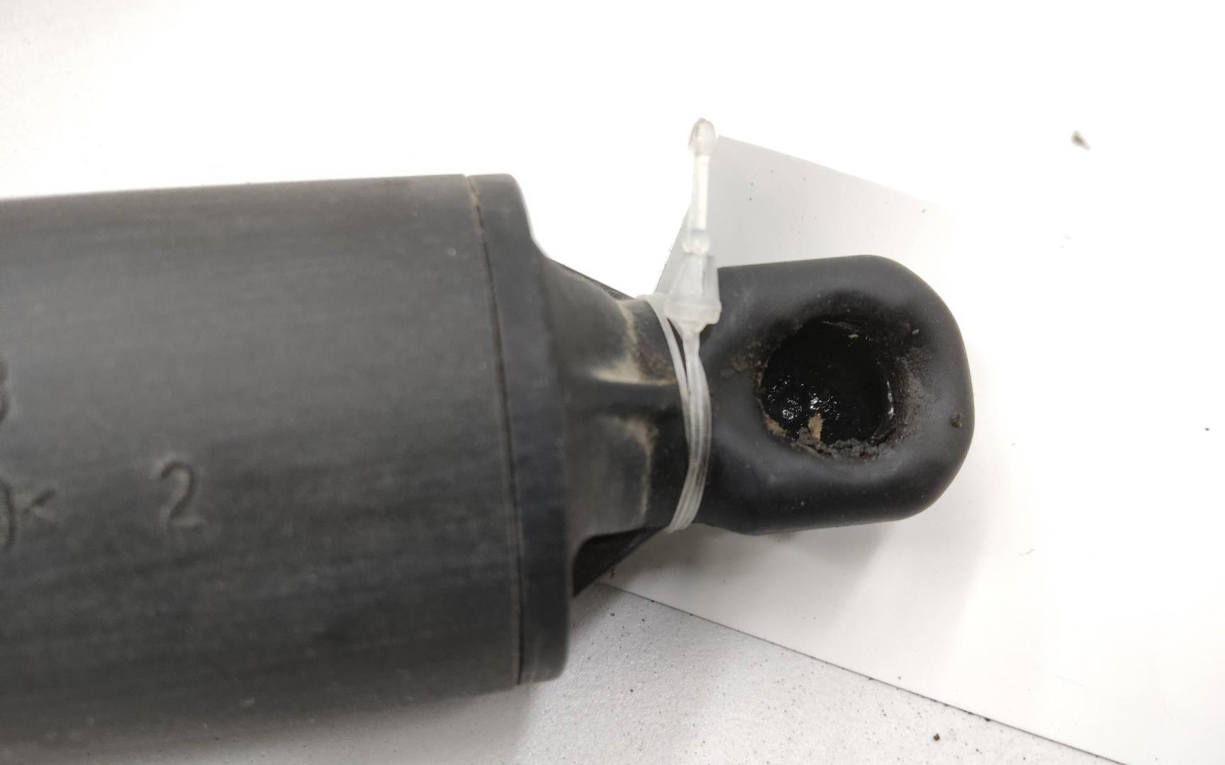 Амортизатор крышки багажника