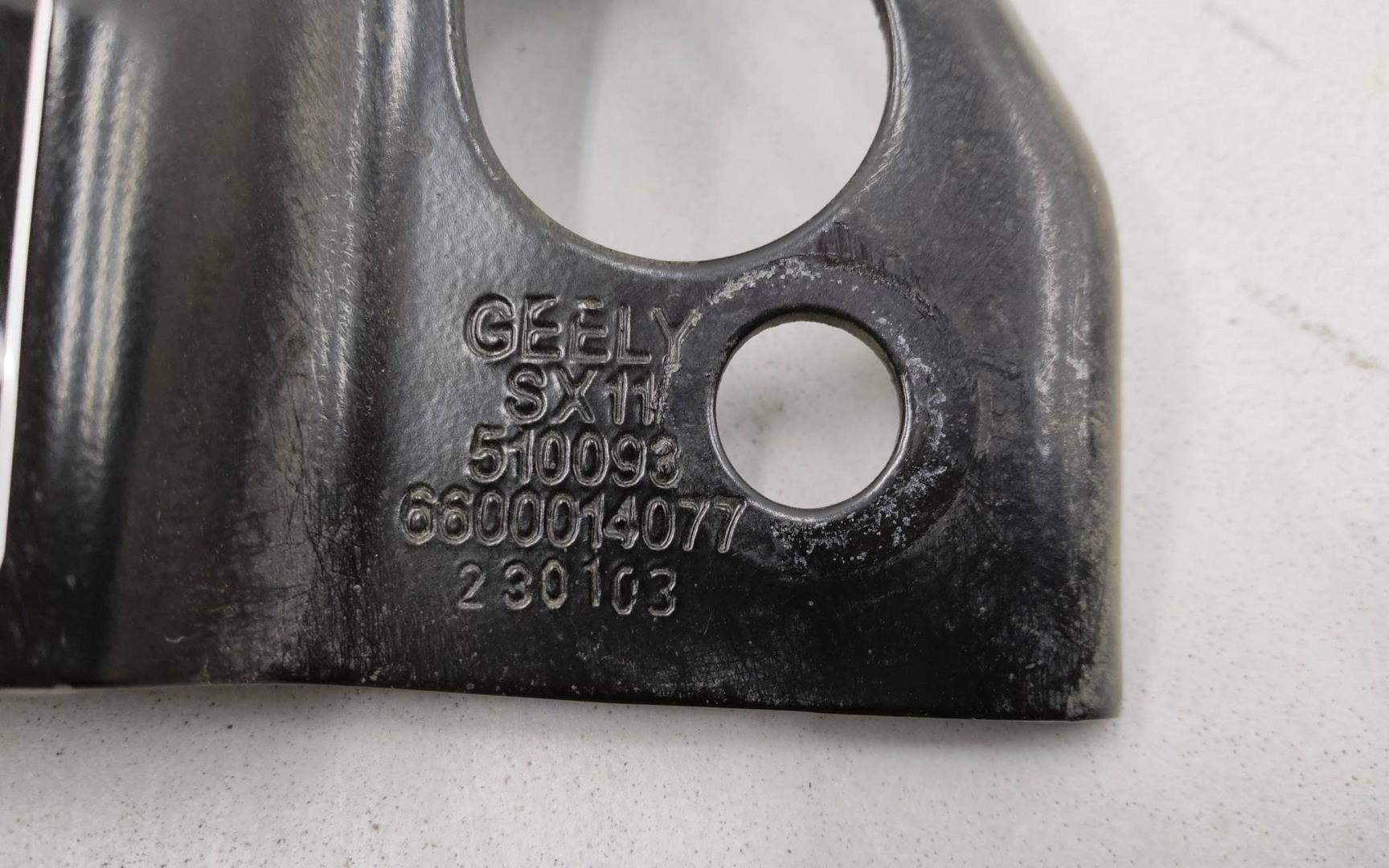 Кронштейн замка капота