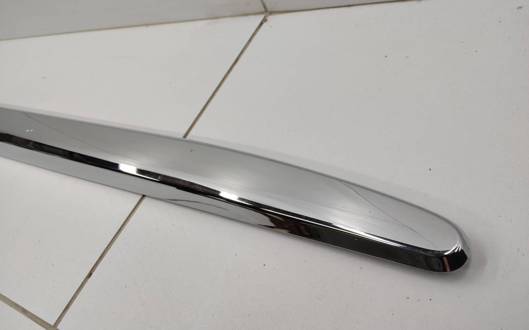 Молдинг задней левой двери