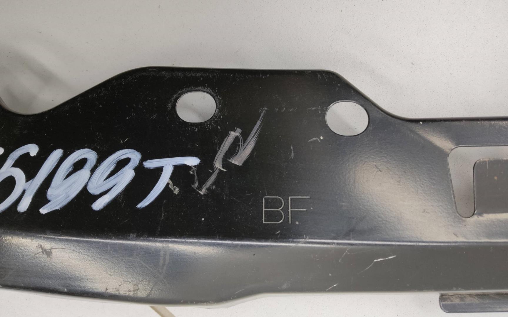 Усилитель переднего бампера