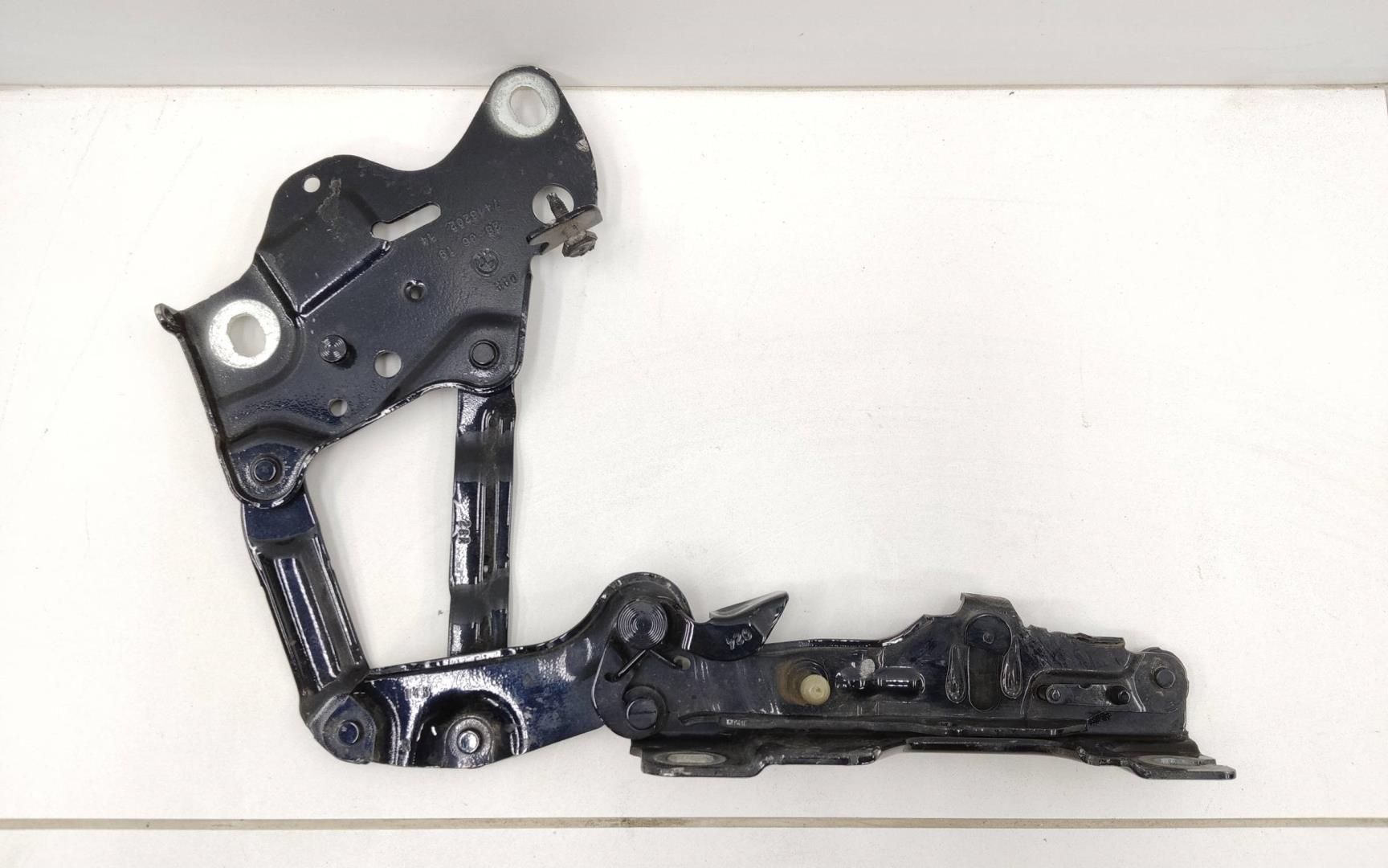 Петля капота правая