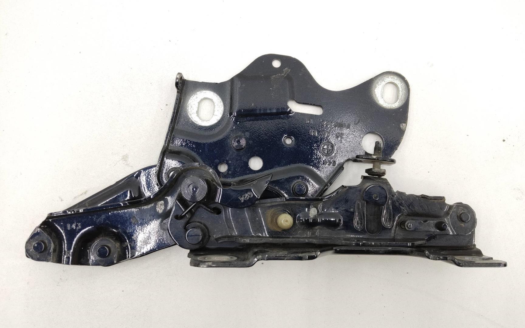 Петля капота правая