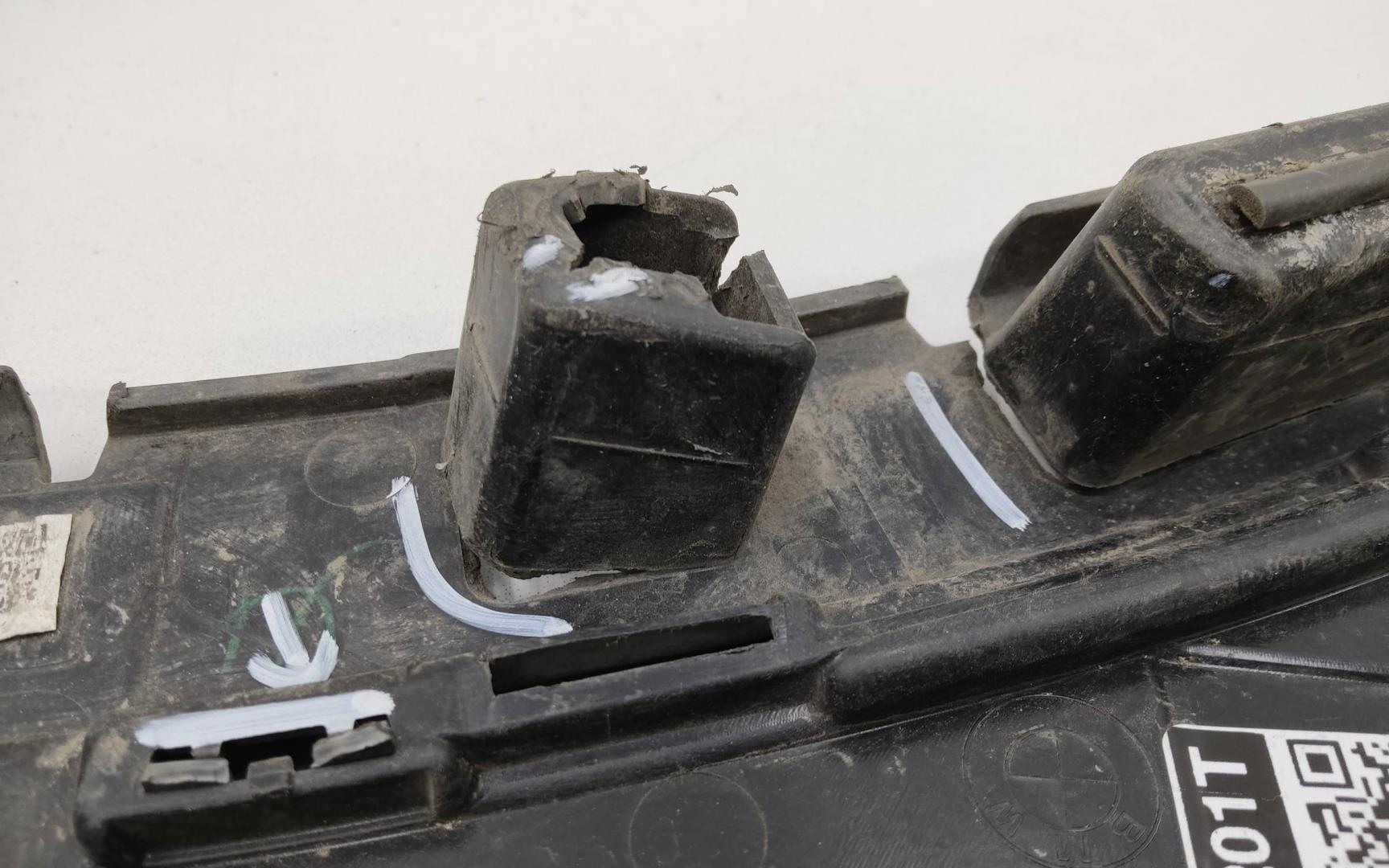 Накладка переднего крыла левого