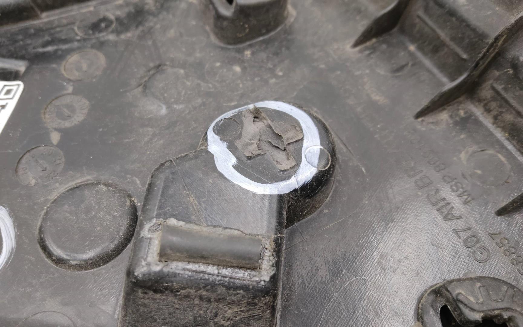 Накладка переднего крыла левого