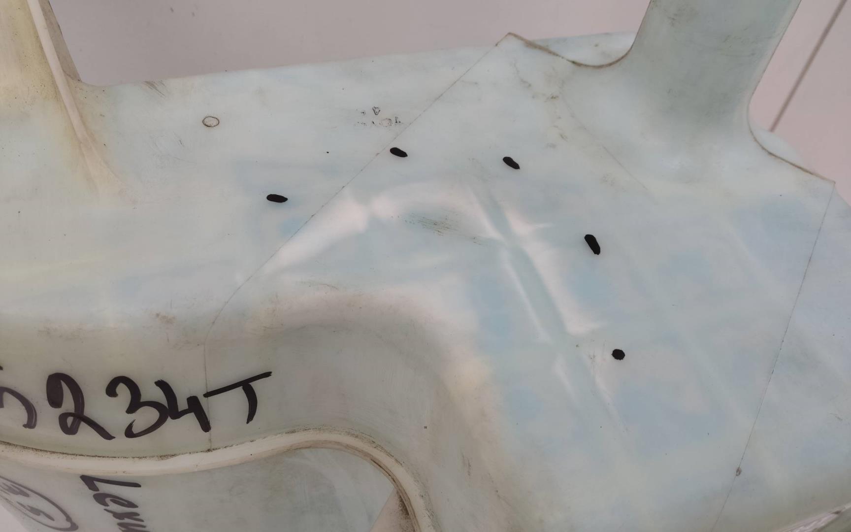 Бачок омывателя лобового стекла