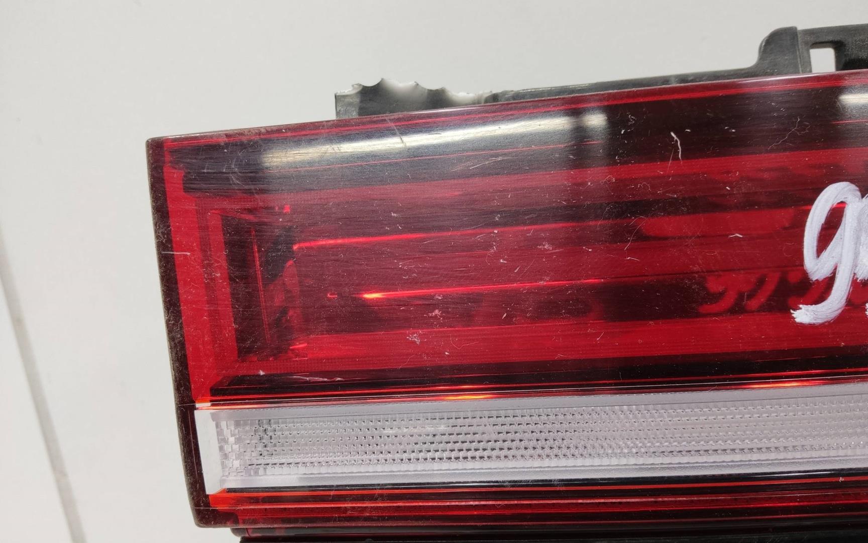 Фонарь задний внутренний левый