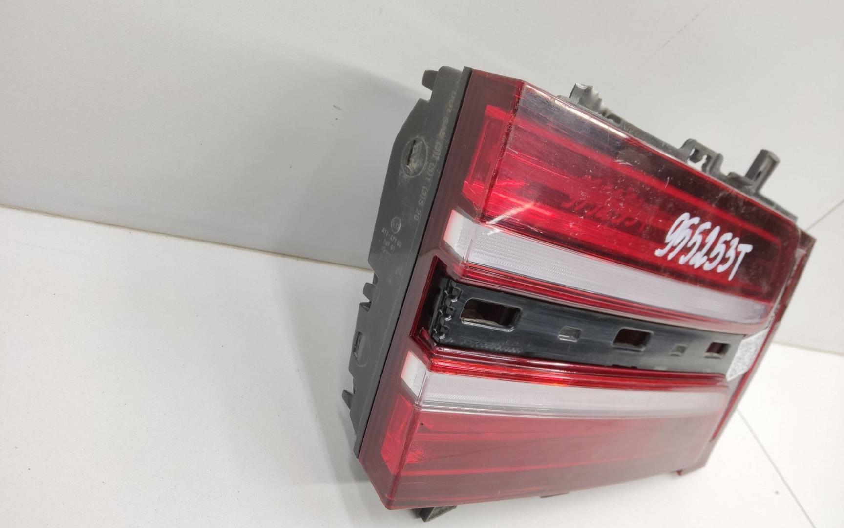 Фонарь задний внутренний левый