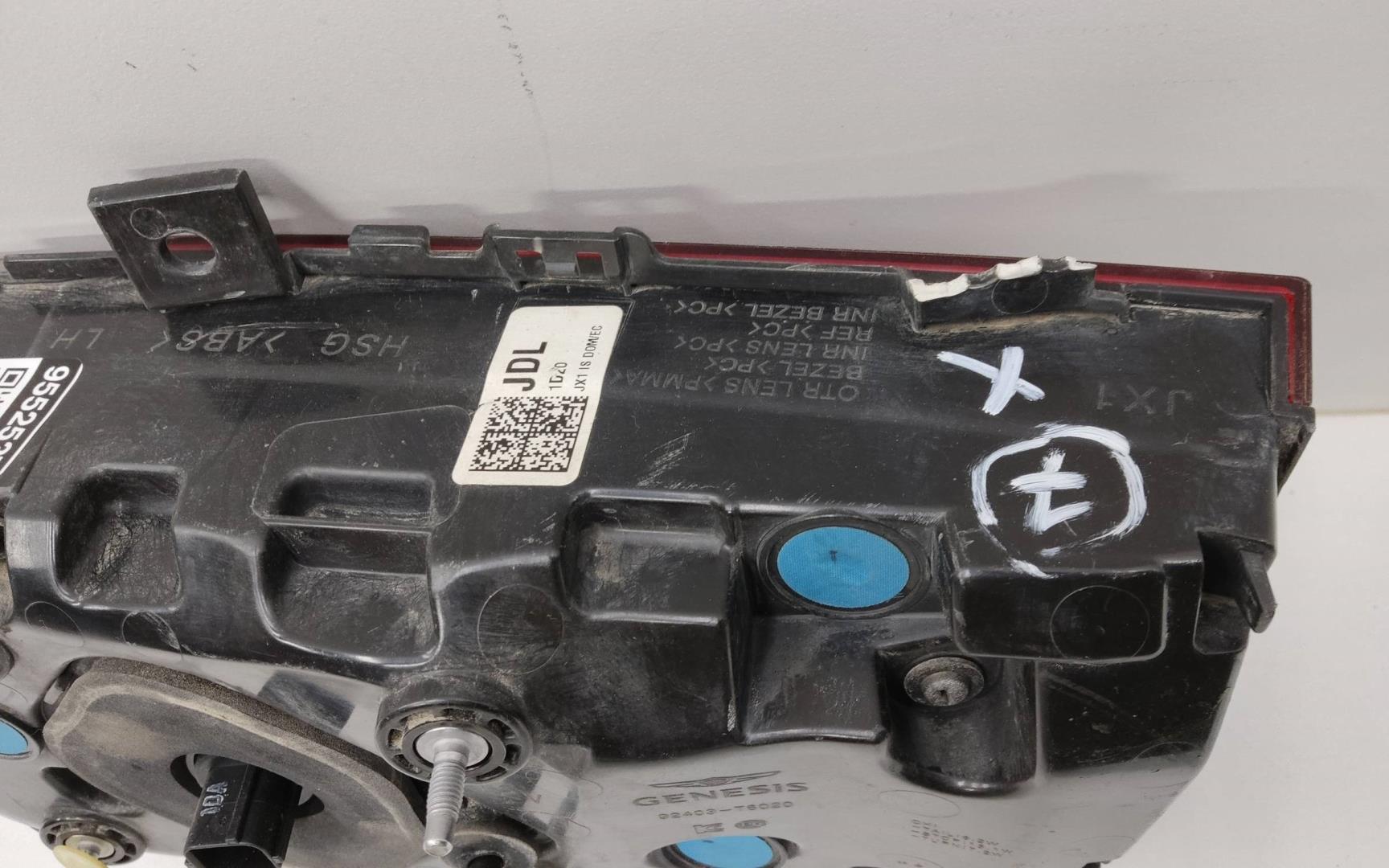 Фонарь задний внутренний левый