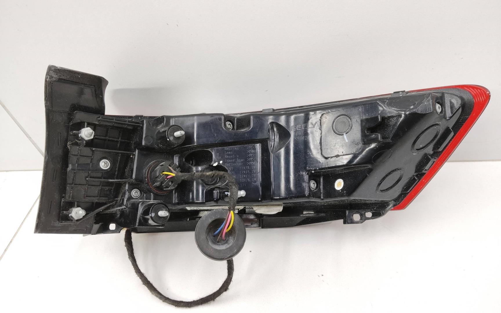 Фонарь задний наружный левый