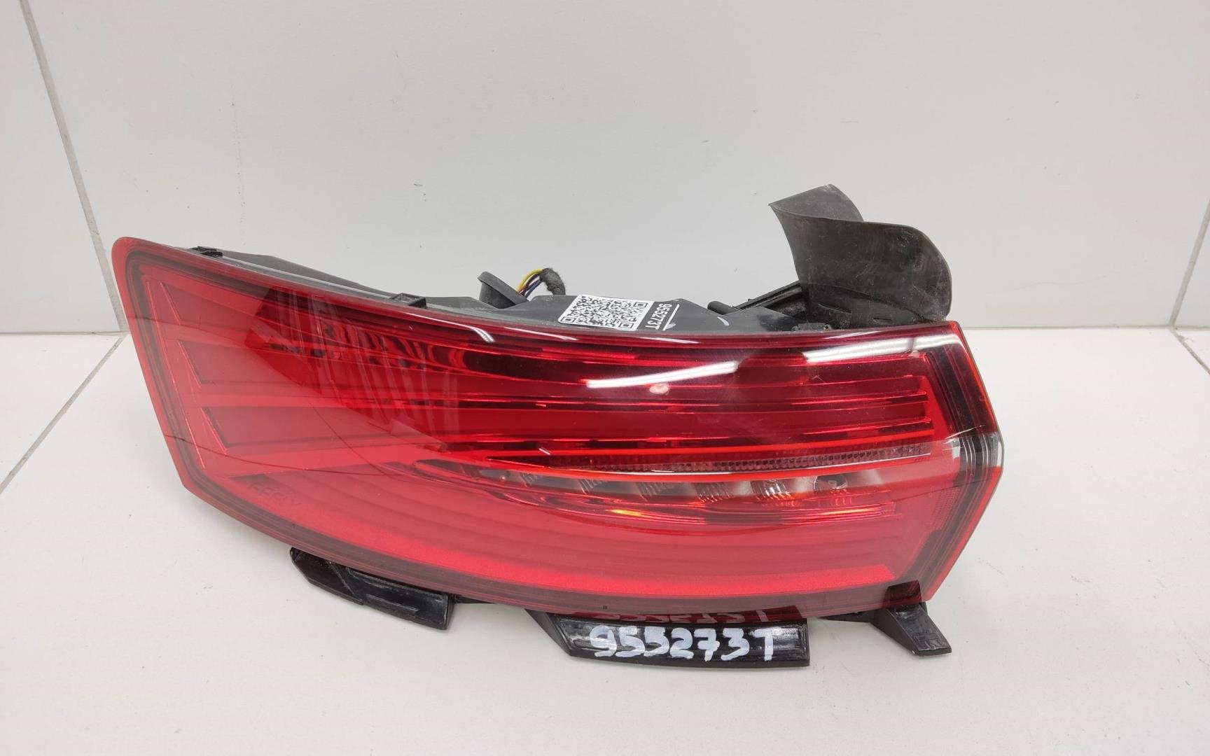 Фонарь задний наружный левый