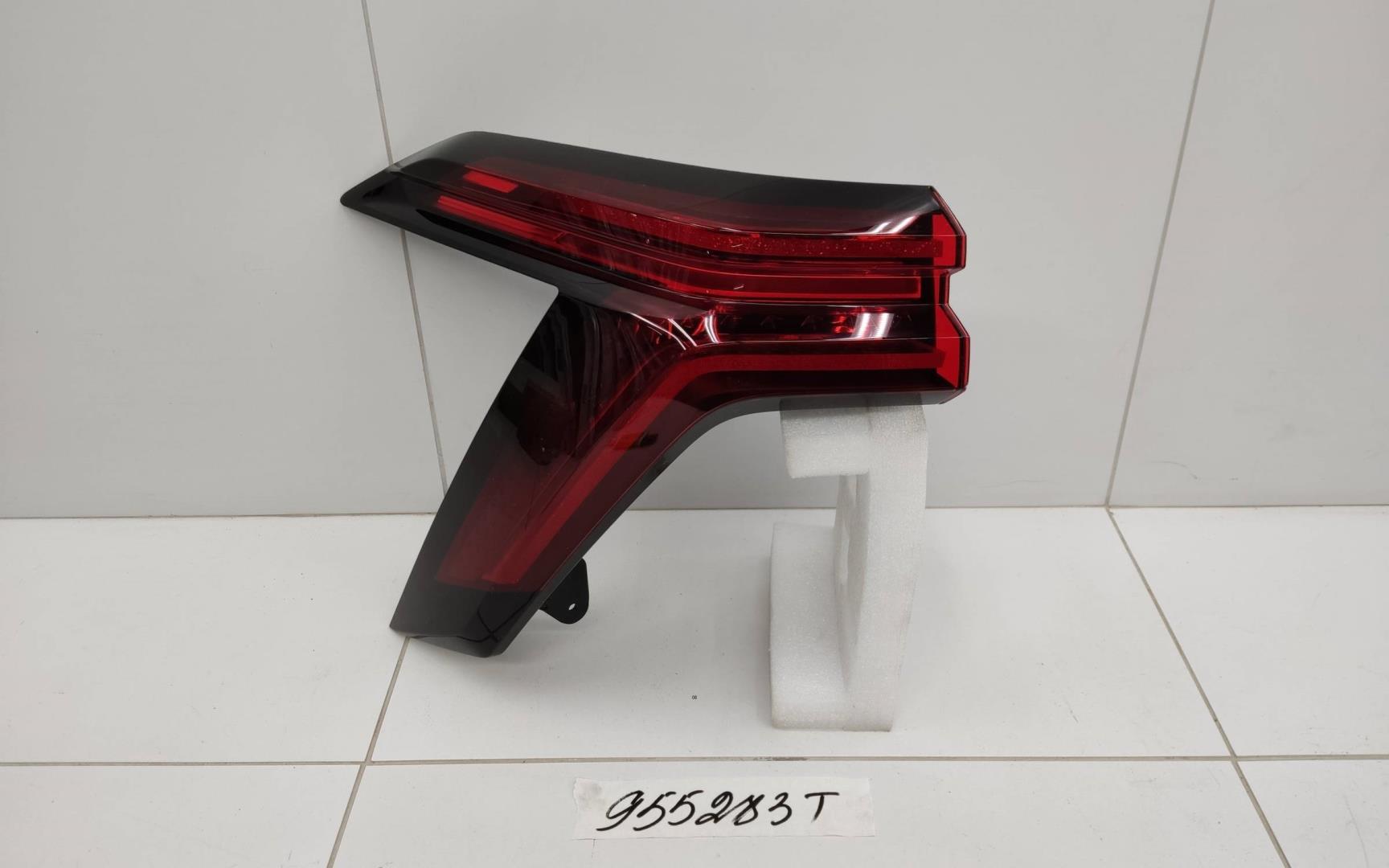 Фонарь задний наружный левый