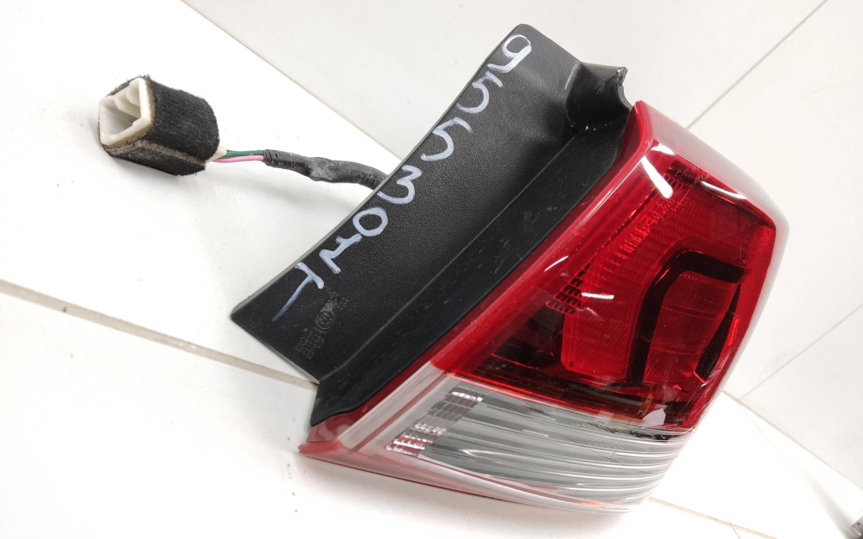 Фонарь задний наружный правый