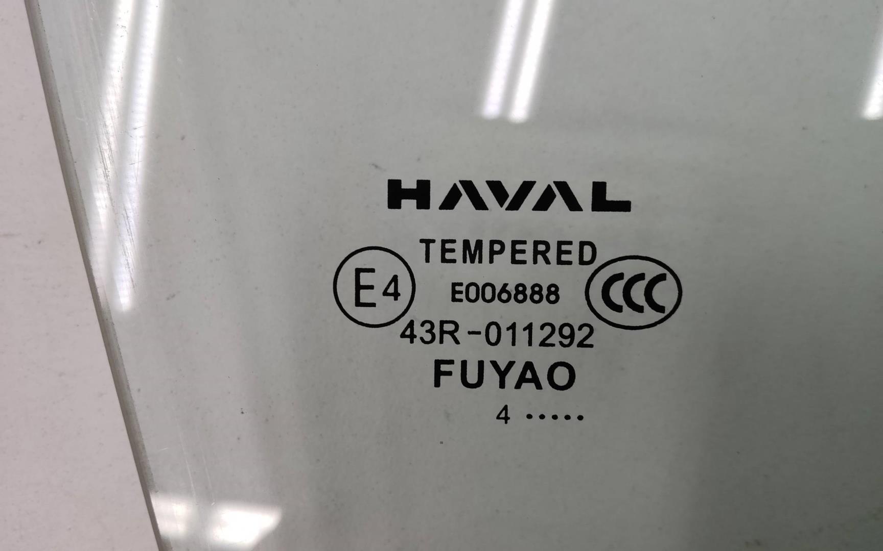 Стекло двери передней правой